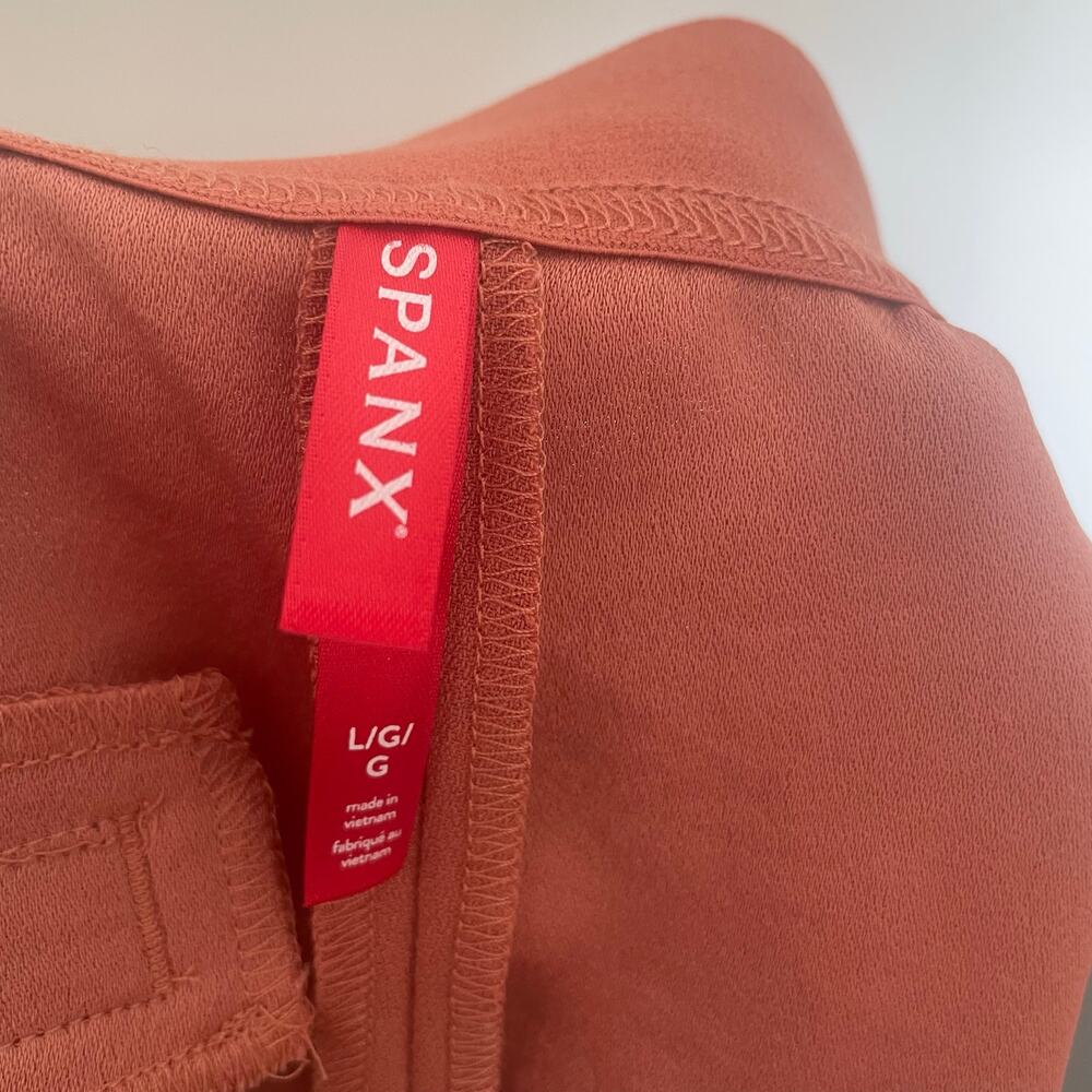 NWT SPANX Carefree Crepe Shorts, Elastic Waist, Sedona, Size Large. 6” inseam - Picture 3 of 14